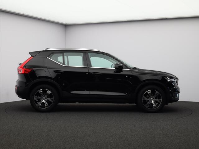 Volvo XC40 T2 Inscription / Pano. dak / 360 camera / Stoel- + stuurwielverwarming / Achterbankverwarming / Harman Kardon Audio / BLIS / Leder /
