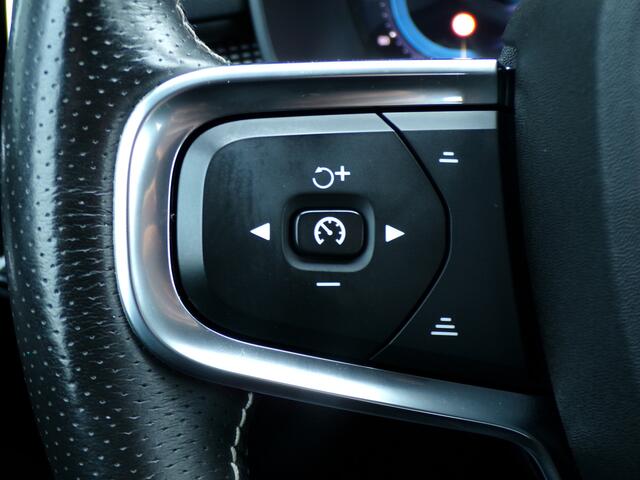 Volvo XC40 Recharge P8 AWD R-Design, SOH 92.7 % / Full LED / Carplay + Android Auto / Stoel + stuurverwarming