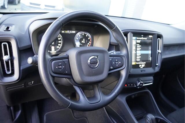Volvo XC40 1.5 T2 Automaat! Momentum Core BJ2020 Lmv 19" | Led V+A | Pdc | Apple Carplay | Navi (Niet vrijgeschakeld) | Virtual cockpit | Climate control | Cruise control | Extra getint glas