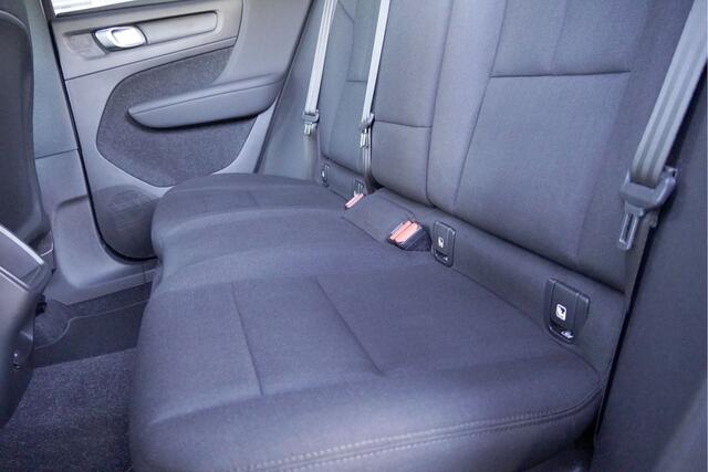 Volvo XC40 1.5 T2 Automaat! Momentum Core BJ2020 Lmv 19" | Led V+A | Pdc | Apple Carplay | Navi (Niet vrijgeschakeld) | Virtual cockpit | Climate control | Cruise control | Extra getint glas