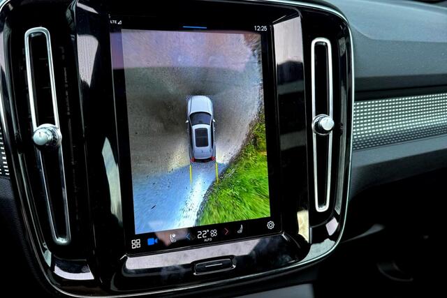 Volvo XC40 Recharge P8 AWD 300kW/408pk Aut. R-Design PANORAMADAK + HARMAN/KARDON + ADAPT.CRUISE + EL.TREKHAAK + 360 CAMERA + BLIS + PILOT ASSIST + GOOGLE DASHBOARD + LANE ASSIST + NAPPALEDER + STOEL-/ACHTERBANK-&STUURVERWARMING + PARKSENSOREN V&A + 19" LM-VELGEN!!