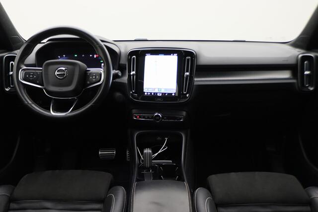 Volvo XC40 Recharge P8 AWD R-Design Two-Tone, Panoramadak, Apple Carplay, Pilot Assist, Trekhaak, 20"