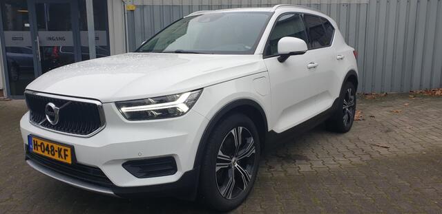 Volvo XC40 1.5 T5 TWIN ENGINE MOMENTUM PRO Panorama