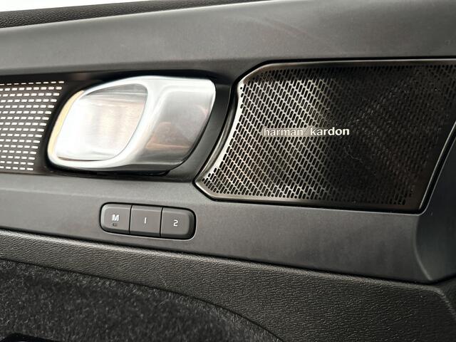Volvo XC40 P8 AWD R-Design | Panoramadak | 360° camera | Harman Kardon | Stoel- en Stuurverwarming