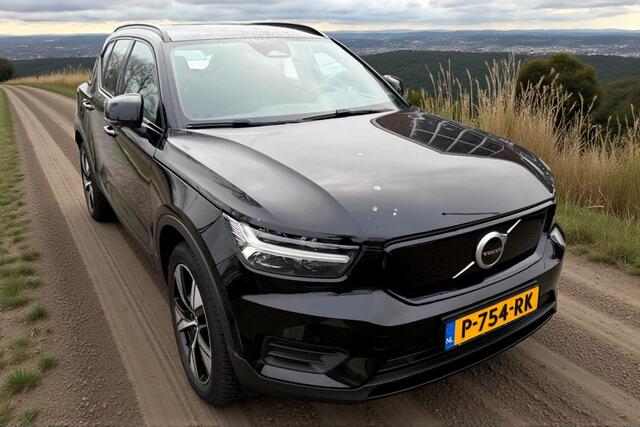 Volvo XC40 Recharge Twin Plis AWD 300kW/408pk Aut. R-Design SOH 92% ADAPT.CRUISE + EL.TREKHAAK + CAMERA + BLIS + PILOT ASSIST + GOOGLE DASHBOARD + LANE ASSIST + SPORTSTOELEN + STOEL-&STUURVERWARMING + PARKSENSOREN V&A + 19" LM-VELGEN!!