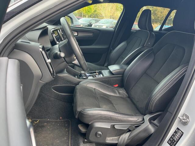 Volvo XC40 1.5 T3 R-Design | Trekhaak | 20" | Adaptieve cruise control | Stoel/stuur verwarming | Parkeer camera |