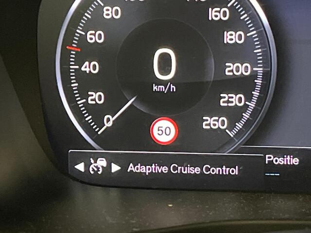 Volvo XC40 1.5 T3 R-Design | Trekhaak | 20" | Adaptieve cruise control | Stoel/stuur verwarming | Parkeer camera |