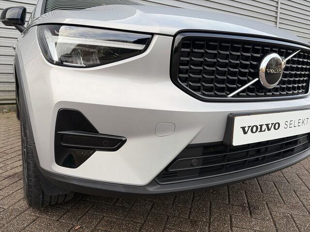 Volvo XC40 2.0 B4 Plus Dark / Audio Harman Kardon / 18" velgen / Trekhaak elektrisch uitklapbaar /