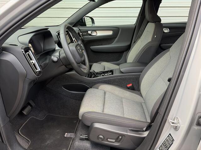 Volvo XC40 2.0 B4 Plus Dark / Audio Harman Kardon / 18" velgen / Trekhaak elektrisch uitklapbaar /