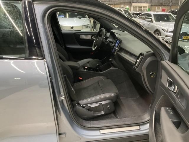 Volvo XC40 Recharge Plus 70 kWh | Adaptive Cruise Control | Dodehoek Detectie | Stoel en Stuurverwarming | 20" | Nubuck Bekleding |