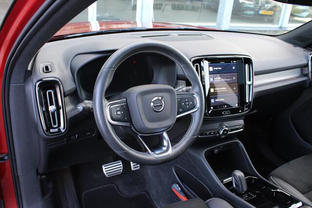 Volvo XC40 Recharge P8 AWD R-Design | Schuif/kanteldak | BLIS | Adapt. Cruise | Camera | Verw. Stoel & Stuurwiel