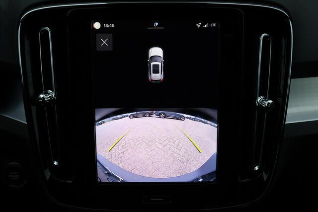 Volvo XC40 B4 Plus Dark - IntelliSafe Assist & Surround - Harman/Kardon audio - Parkeercamera achter - Verwarmde voorstoelen & stuur - Parkeersensoren voor & achter - Elektr. bedienb. voorstoelen met geheugen links - Draadloze tel. lader - Elektr. inklapbare trekhaa