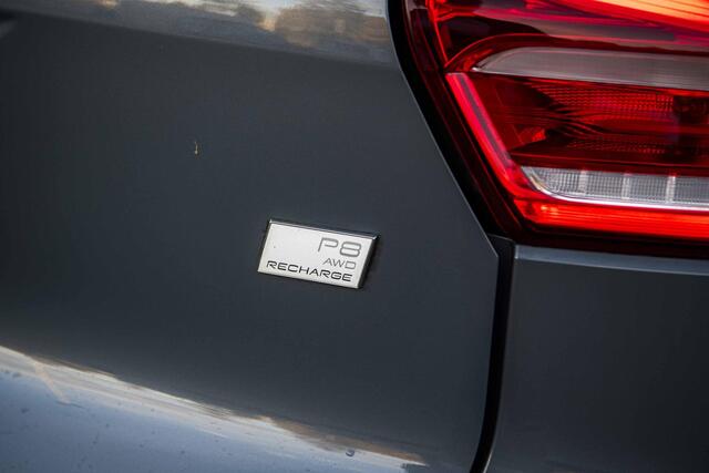 Volvo XC40 Recharge P8 AWD R-Design | Trekhaak | Harman Kardon Audio | Stoel-/Stuurverwarming | Panoramadak | 360° camera | Leder | BLIS |