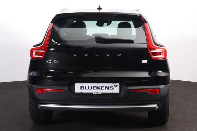 Volvo XC40 T4 Recharge Inscription Expression - Parkeersensoren achter - Cruise control - Standkachel - Elektr. inklapbare trekhaak - 18' LMV