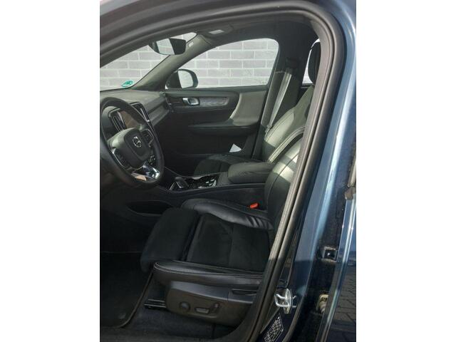 Volvo XC40 Recharge Twin Pro | Power Seats | Trekhaak | Panoramadak | 360 Camera | Harman Kardon | Adaptieve Cruise Control |