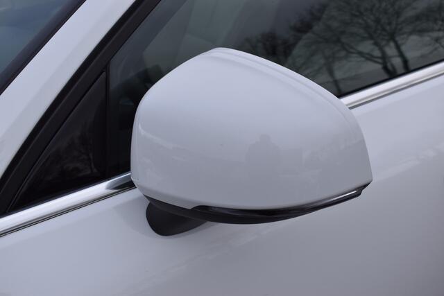 Volvo XC40 T4 211PK Recharge Inscription | Trekhaak | Panodak | H&K | ACC | Leder | Stuurverwarming | 360 Camera