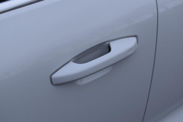 Volvo XC40 T4 211PK Recharge Inscription | Trekhaak | Panodak | H&K | ACC | Leder | Stuurverwarming | 360 Camera