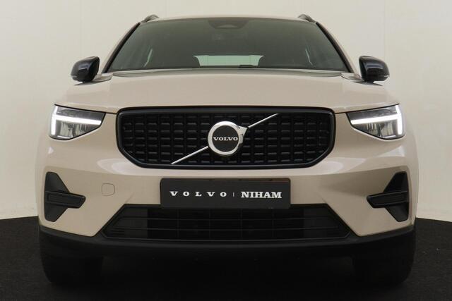 Volvo XC40 B4 (M-HYBRID) PLUS DARK -CAMERA|ADAP.CRUISE|VERW.VOORRUIT|TREKHAAK|HARMAN/KARDON|19"