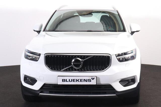 Volvo XC40 B4 Business Pro - IntelliSafe Assist & Surround - Parkeercamera achter - Verwarmde voorstoelen, stuur & achterbank - Parkeersensoren voor & achter - High Performance audio - Standkachel - Elektr. inklapbare trekhaak - 18' LMV