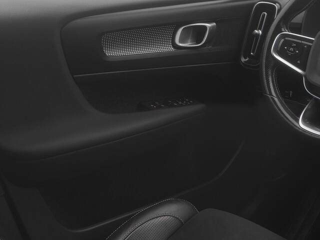 Volvo XC40 1.5 T2 R-Design | CAMERA | KEYLESS | STOEL- EN STUURVERW. | TREKHAAK