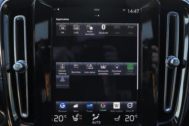 Volvo XC40 B4 R-Design - IntelliSafe Assist & Surround - Harman/Kardon audio - Adaptieve LED koplampen - Parkeercamera achter - Verwarmde voorstoelen & stuur - Parkeersensoren voor & achter - Elektr. bedienb. voorstoelen met geheugen links - Draadloze tel. lader - E