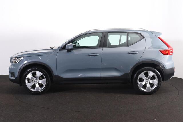 Volvo XC40 T3 Momentum - IntelliSafe Assist & Surround - Harman/Kardon audio - Adaptieve LED koplampen - Parkeercamera achter - Verwarmde voorstoelen - Parkeersensoren voor & achter - Elektr. bedienb. voorstoelen met geheugen links - Draadloze tel. lader - 18' LMV