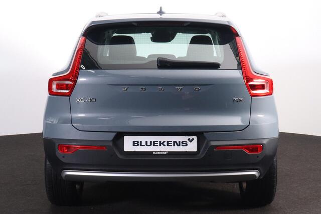 Volvo XC40 T3 Momentum - IntelliSafe Assist & Surround - Harman/Kardon audio - Adaptieve LED koplampen - Parkeercamera achter - Verwarmde voorstoelen - Parkeersensoren voor & achter - Elektr. bedienb. voorstoelen met geheugen links - Draadloze tel. lader - 18' LMV