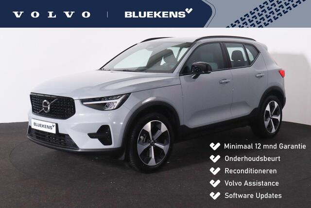 Volvo XC40 B4 Plus Dark - IntelliSafe Assist & Surround - Harman/Kardon audio - Parkeercamera achter - Verwarmde voorstoelen & stuur - Parkeersensoren voor & achter - Elektr. bedienb. voorstoelen met geheugen links - Draadloze tel. lader - Elektr. inklapbare trekhaa