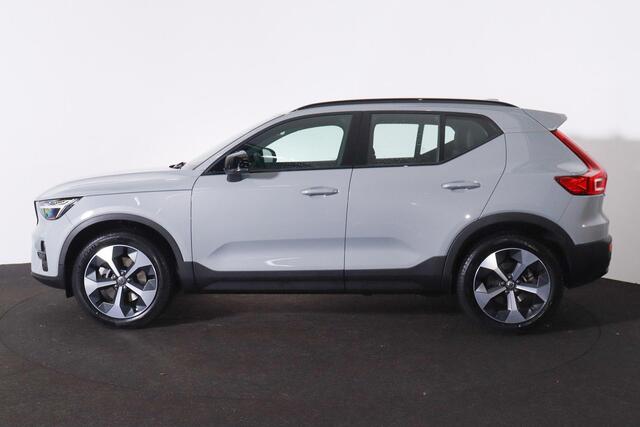 Volvo XC40 B4 Plus Dark - IntelliSafe Assist & Surround - Harman/Kardon audio - Parkeercamera achter - Verwarmde voorstoelen & stuur - Parkeersensoren voor & achter - Elektr. bedienb. voorstoelen met geheugen links - Draadloze tel. lader - Elektr. inklapbare trekhaa