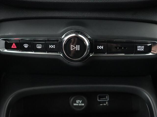 Volvo XC40 1.5 T4 Recharge Inscription | Leder | Stoel & stuurverwarming | Camera | Carplay | Navigatie | 18'' | Cruise control | Full LED | PHEV | Plug In