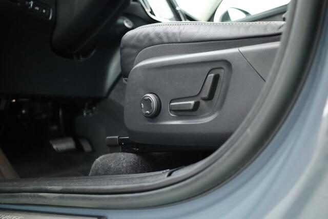 Volvo XC40 1.5 T4 Plug-in hybrid Ultimate Dark | Pano | Dig. Cockpit | Nav+CarPlay | Stuur+Stoelverw. | Harman/Kardon | Leder | 360*+PDC | Elek. Trekhaak | Led V