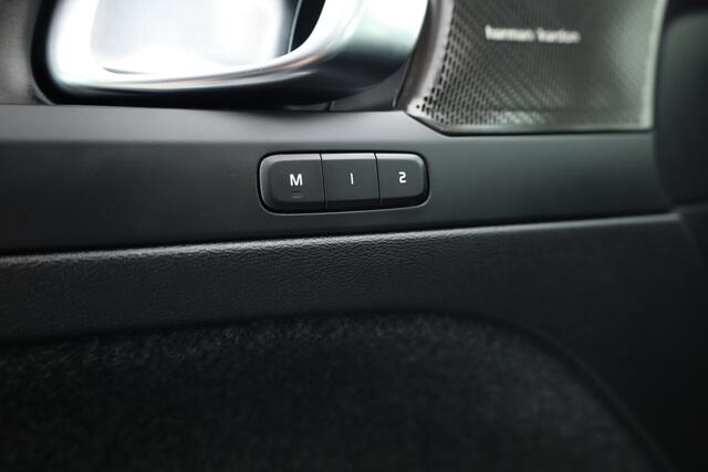 Volvo XC40 1.5 T4 Plug-in hybrid Ultimate Dark | Pano | Dig. Cockpit | Nav+CarPlay | Stuur+Stoelverw. | Harman/Kardon | Leder | 360*+PDC | Elek. Trekhaak | Led V