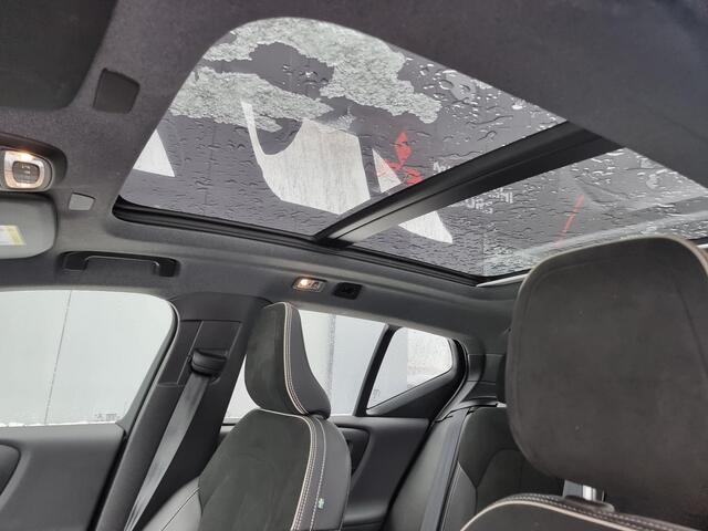 Volvo XC40 1.5 T5 Recharge R-Design Expression | Elektrische Achterklep | Open dak | Trekhaak |