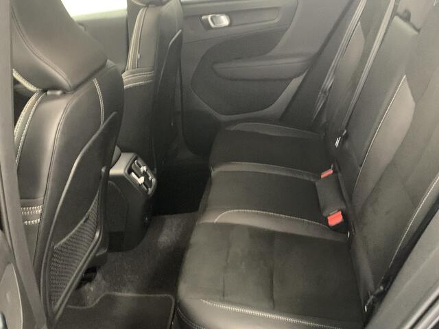 Volvo XC40 Recharge P8 AWD R-Design | SOH 92 %| PANORAMADAK | ELEKTRISCH WEGKLAPBARE TREKHAAK | NAVIGATIE