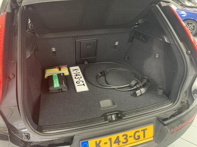 Volvo XC40 Recharge P8 AWD R-Design | SOH 92 %| PANORAMADAK | ELEKTRISCH WEGKLAPBARE TREKHAAK | NAVIGATIE