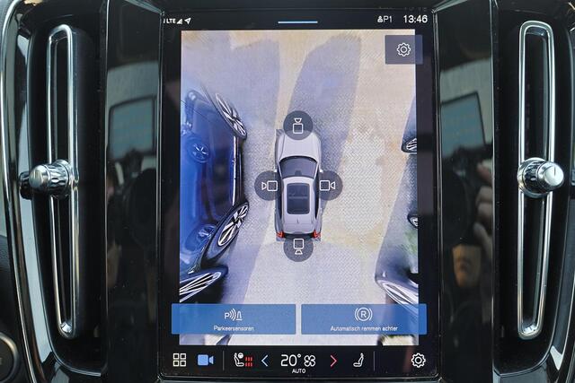 Volvo XC40 B3 Ultimate Dark - Panorama/schuifdak - IntelliSafe Assist & Surround - 360º Camera - Harman/Kardon audio - Verwarmde voorstoelen & stuur - Parkeersensoren voor & achter - Elektr. bedienb. voorstoelen met geheugen links - Draadloze tel. lader - Extra geti