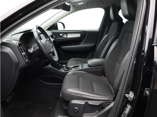 Volvo XC40 2.0 T4 Momentum Pro / Trekhaak / Stoel+stuurwielverwarming / CarPlay / Parkeercamera