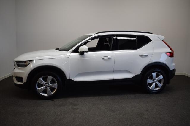 Volvo XC40 T3 157pk/ Trekhaak 1600kg/ Apple CarPlay/ Cruise/ Parkeerverw./ Stuur & Stoel verw./ Achterbank verw