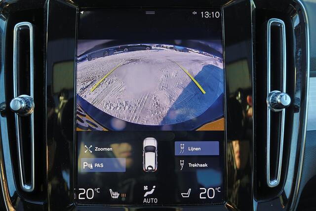 Volvo XC40 T3 Momentum - Panorama/schuifdak - Harman/Kardon audio - Parkeercamera achter - Verwarmde voorstoelen - Parkeersensoren voor & achter - Draadloze tel. lader - Volvo On Call - Cruise control - Extra getint glas - Elektr. inklapbare trekhaak - 18' LMV