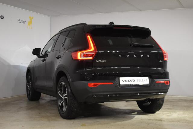 Volvo XC40 B4 211PK Automaat Plus Dark / Extra getint glas / Microtech/Nubuck / Camera achter