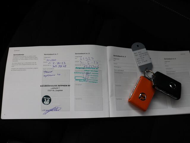 Volvo XC40 Recharge Pro Two Tone | SoH 93,7% | Panoramadak | Pilot Assist | 360° Camera!