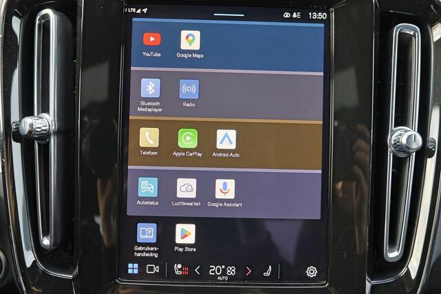 Volvo XC40 B3 Plus Dark - IntelliSafe Assist & Surround - Harman/Kardon audio - Parkeercamera achter - Parkeersensoren voor & achter - Elektr. bedienb. voorstoelen met geheugen links - Draadloze tel. lader - Extra getint glas - 19' LMV