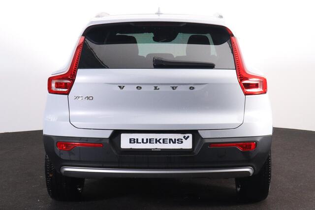 Volvo XC40 T2 Momentum Business - IntelliSafe Assist - Parkeercamera achter - Parkeersensoren voor & achter - Apple Carplay & Android Auto - High Performance audio - Extra getint glas - 18' LMV