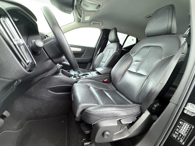 Volvo XC40 2.0 T5 AWD AUT-8 Leer-Contour+verwarmd Intro-Edition Adap.Cruise Camera Apple Carplay Navi Ecc DAB Pdc Intro Edition Keyless Lmv 19" Elek.Achterklep Lane Keeping BLIS Cross Traffic Alert Road Sign Info Pilot Assist Zeer complete unieke XC40 ¤ 60.000 nieuw