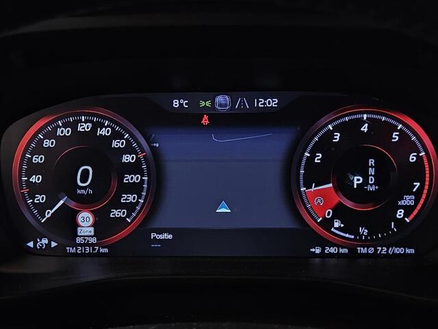 Volvo XC40 1.5 T2 Business Pro | Adaptieve Cruise Contrl | Dode Hoek Detectie | Parkeer Camera | Navigatie | Parkeersensoren |