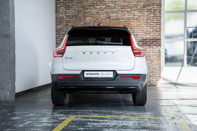 Volvo XC40 T5 Recharge R-Design | Panoramadak | Premium audio by Harman Kardon | Verwarmbare voorstoelen en achterbank | Verwarmbaar stuurwiel | Elektrische bedienbare voorstoel | 360° Parkeercamera | Parkeersensoren voor + achter