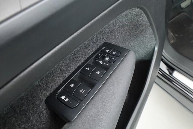 Volvo XC40 1.5 T5 Plug-in hybrid Plus Dark | Adapt. Cruise | Harman Kardon | Stoel- Stuurverw. | 360*+PDC | Keyless | Nav+CarPlay | Elek. Klep V