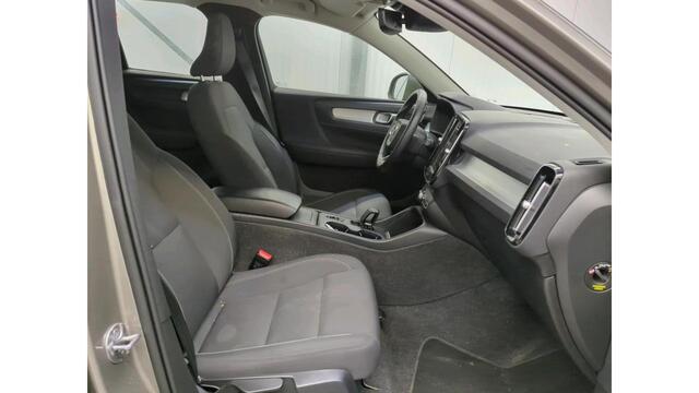 Volvo XC40 1.5 T2 Momentum NL-AUTO | TREKHAAK | STOEL VERWARMING