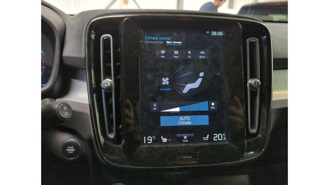 Volvo XC40 1.5 T2 Momentum NL-AUTO | TREKHAAK | STOEL VERWARMING