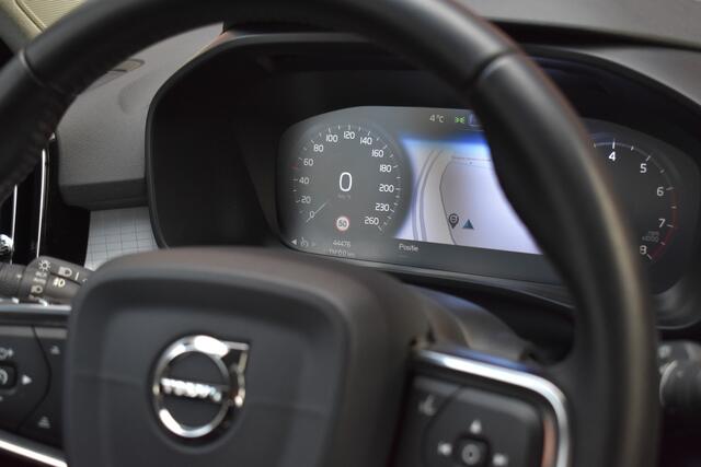 Volvo XC40 T3 163PK Momentum Pro | Leder |